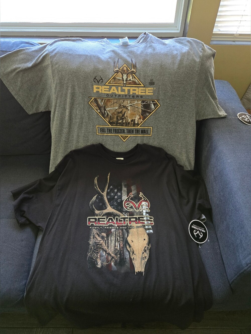 Men's Realtree Camo Logo Tees in Gray & Black Size XXL